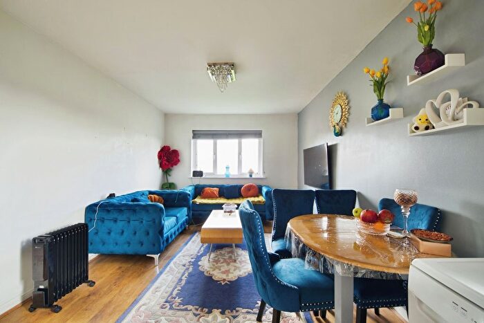 1 Bedroom Flat For Sale In Dalrymple Close, London, N14