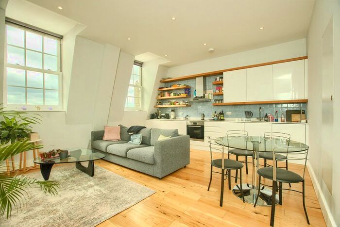 2 Bedroom Flat To Rent In Chepstow Place, London, W2