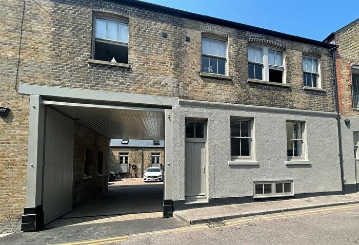 3 Bedroom Town House To Rent In Buckingham Road, Broadstairs, Kent, CT10