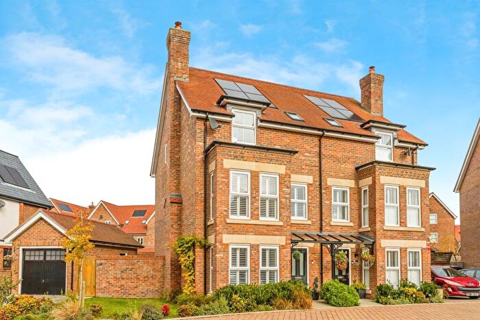 4 Bedroom Town House For Sale In Benjamin Way, Burgess Hill, RH15