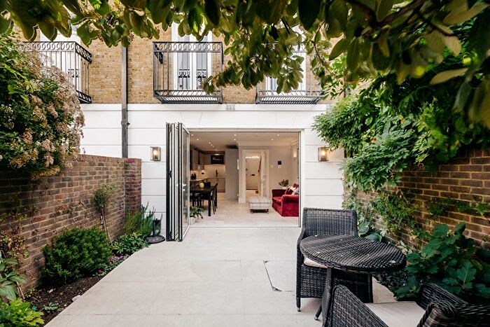 4 Bedroom Property For Sale In Devonshire Place, Kensington Green, W8