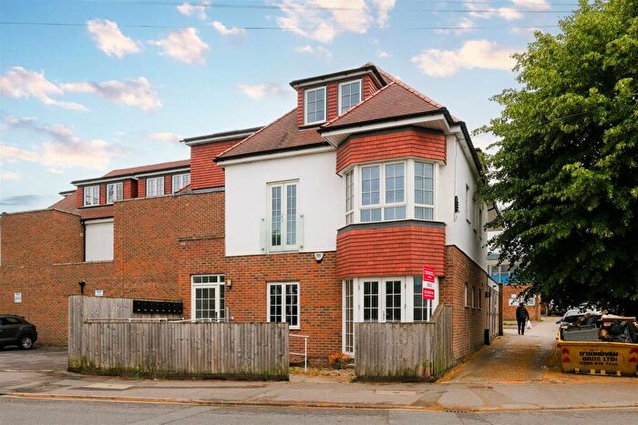 1 Bedroom Flat To Rent In Connaught Avenue, Chingford, E4