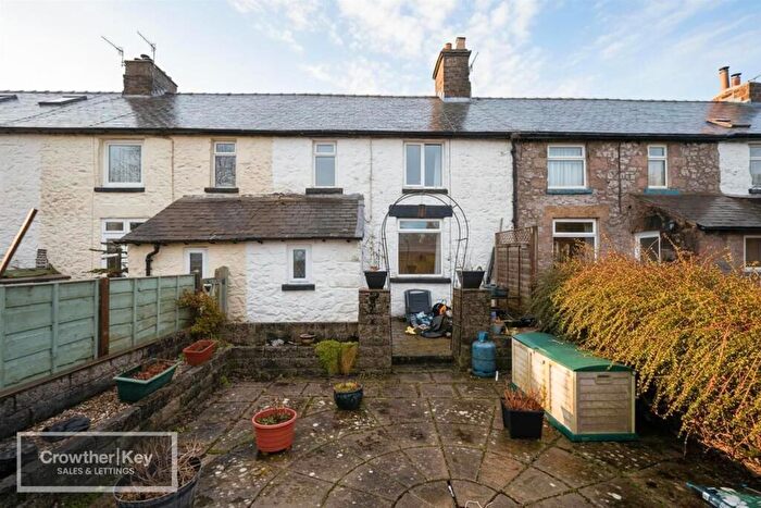 3 Bedroom Terraced House For Sale In Rock Bank, Harpur Hill, Buxton, SK17