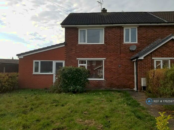 3 Bedroom Semi-Detached House To Rent In Meadow Close, Clifton, Preston, PR4