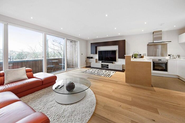 2 Bedroom Flat To Rent In A Nightingale Road, Guildford, Surrey, GU1