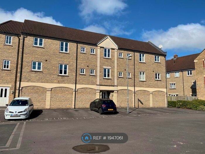 2 Bedroom Flat To Rent In Harris Close, Frome, BA11