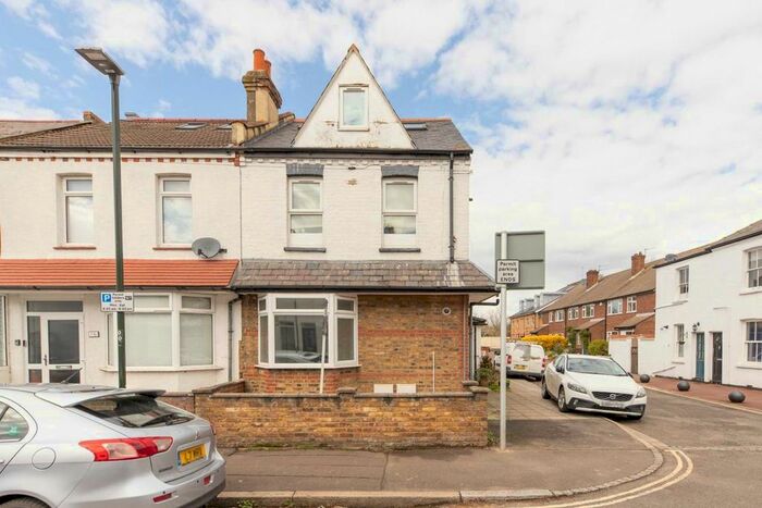 2 Bedroom Flat To Rent In Gould Road, Twickenham, TW2