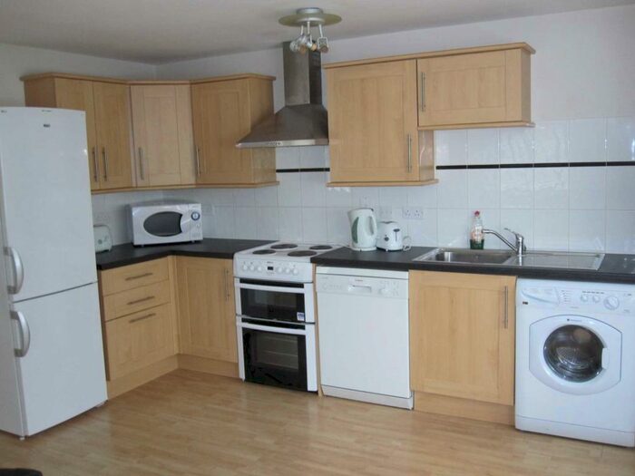 3 Bedroom Flat To Rent In Ladybarn Lane, Fallowfield, M14