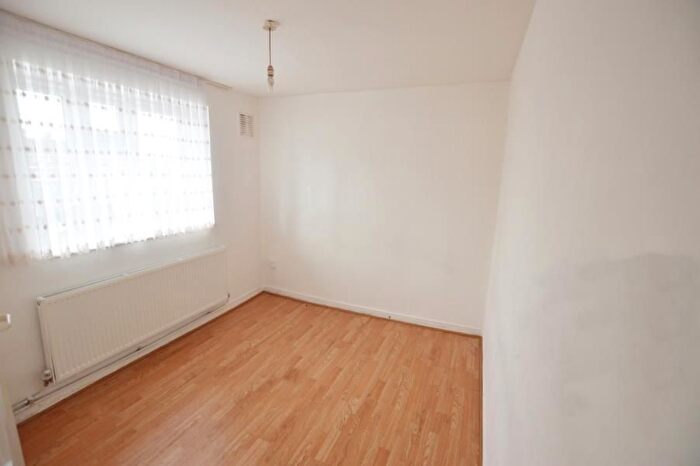 3 Bedroom Flat For Sale In Woodberry Down, London, N4