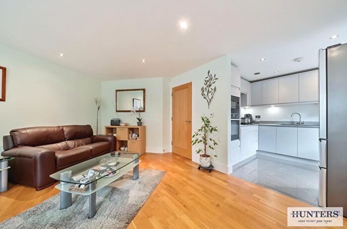 2 Bedroom Flat For Sale In Central Avenue, Welling, DA16
