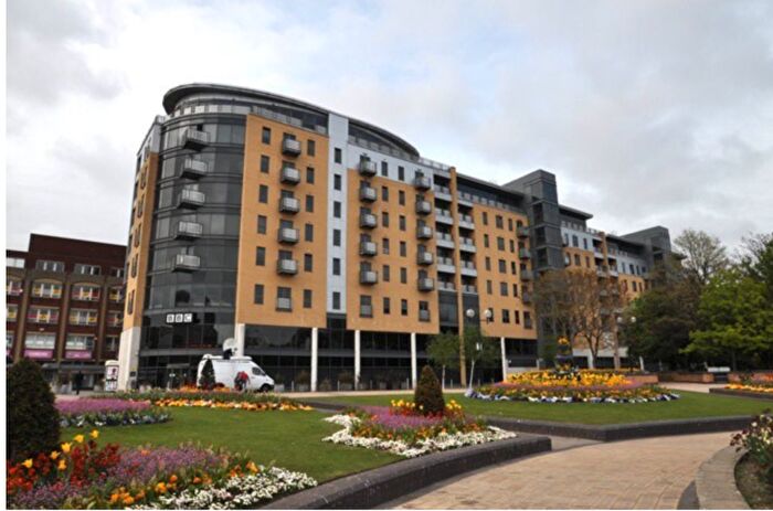 2 Bedroom Apartment To Rent In Queens Court, Queens Dock Avenue, Hull, Yorkshire, HU1