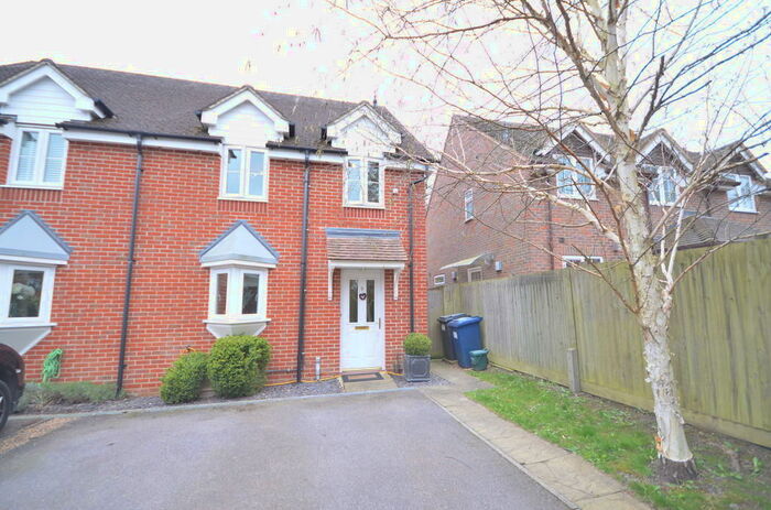 3 Bedroom Semi-Detached House To Rent In Heron Close, Farnham, GU9