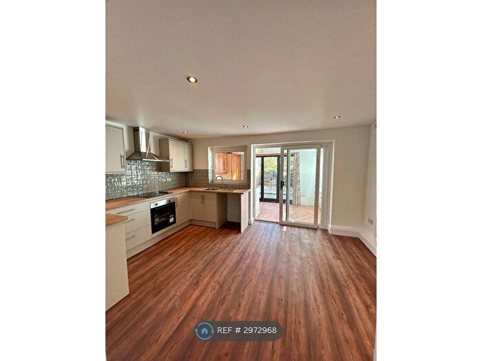 3 Bedroom Semi-Detached House To Rent In Deerlands Road, Chesterfield, S42