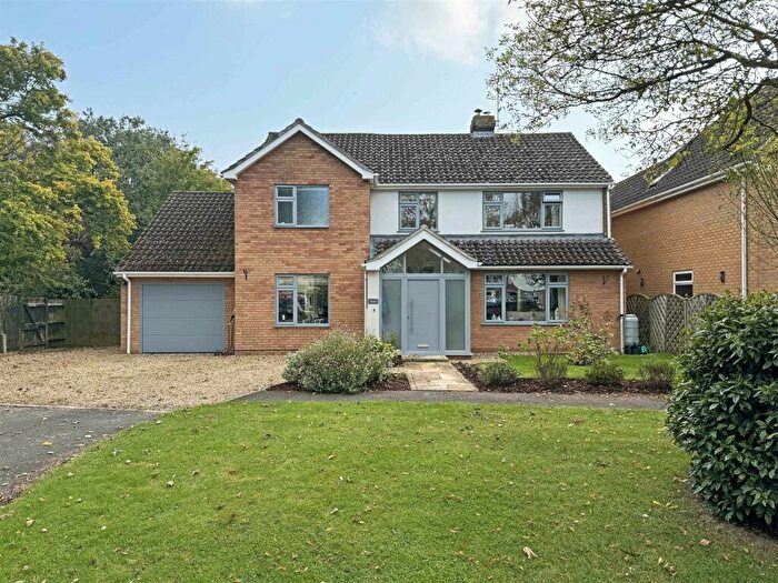 4 Bedroom Detached House For Sale In Owen Close, Stamford, PE9