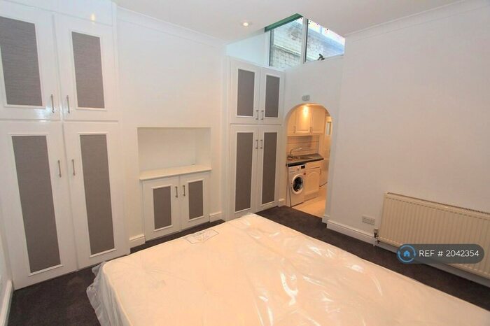 Studio To Rent In Belsize Park, London, NW3