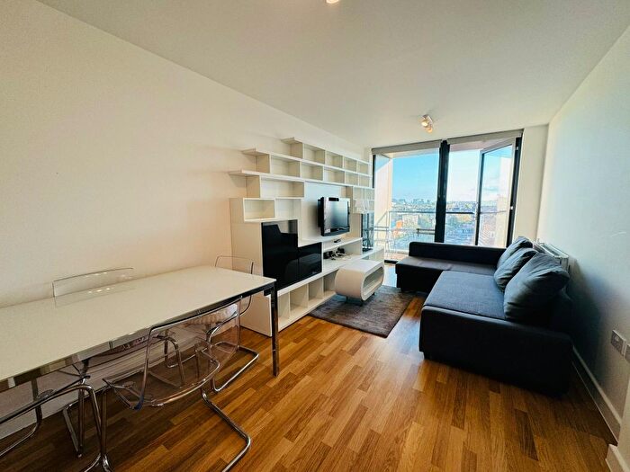 1 Bedroom Flat To Rent In Cranston Court, Bloemfontein Road, London, W12