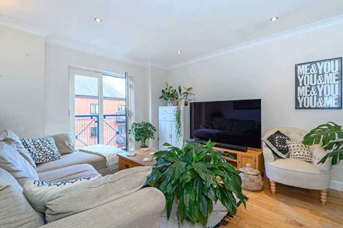 2 Bedroom Flat For Sale In Langtons Wharf, The Calls, LS2