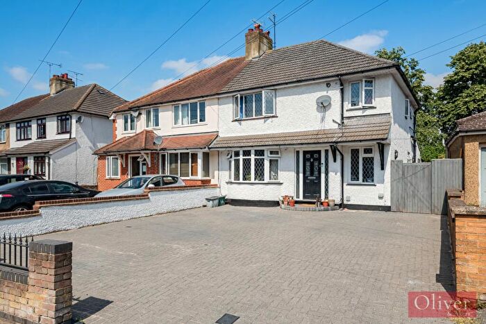 3 Bedroom Semi-Detached House For Sale In St Annes Road, London Colney, AL2