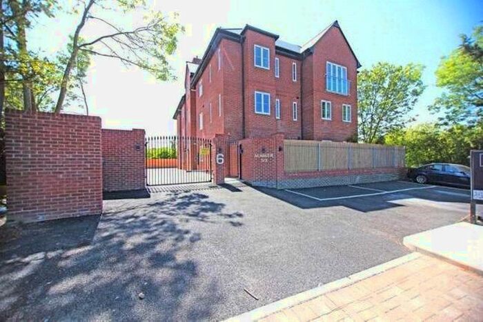 2 Bedroom Flat To Rent In Great North Way, Hendon, NW4