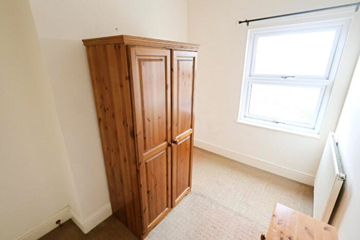 3 Bedroom Terraced House For Sale In Crispin Lane, Wrexham, LL11 - Photo 7