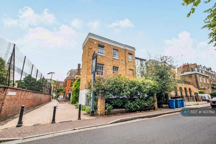 3 Bedroom Flat To Rent In Grove Lane, London, SE5