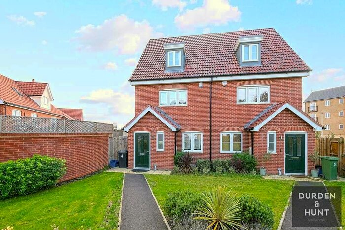 3 Bedroom Semi-Detached House To Rent In Aster Road, Chigwell, IG7