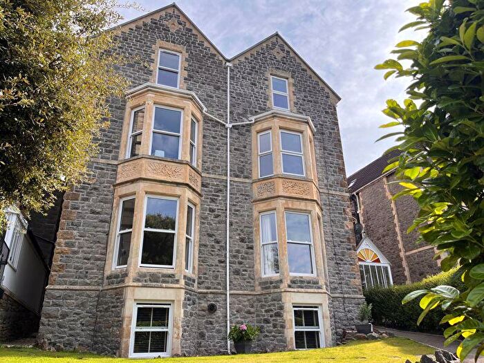 2 Bedroom Flat For Sale In Victoria Road, Clevedon, BS21