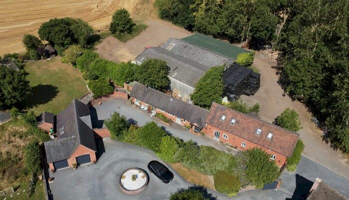 4 Bedroom Detached House For Sale In Kenilworth, Separate Gym / Garage Block, Third Acre Sq Ft, CV8