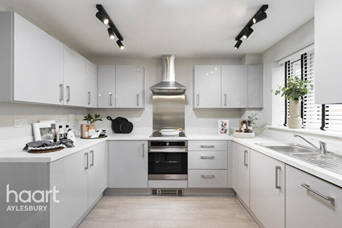 2 Bedroom Apartment For Sale In The Rosehip, Aylesbury, HP18