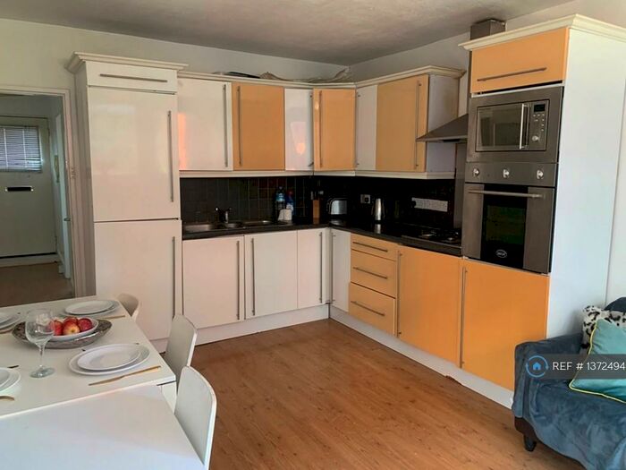 4 Bedroom Flat To Rent In Barnabas House, London, EC1V