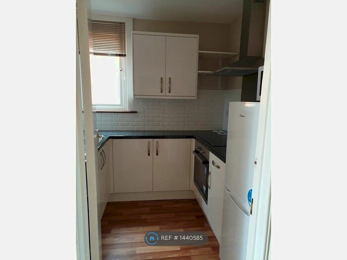 1 Bedroom Flat To Rent In Guildford Street, Chertsey, KT16