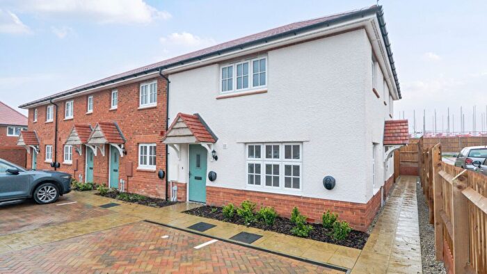 1 Bedroom Maisonette For Sale In Gloster Drive, Manston, CT12