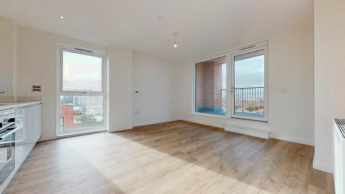 2 Bedroom Flat To Rent In Chailey Place, Hayes, UB3