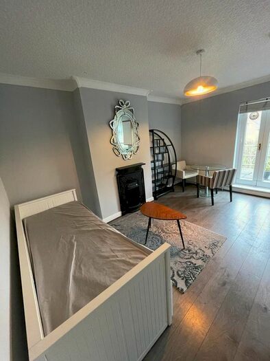 3 Bedroom Flat To Rent In Victoria Road, London, NW7