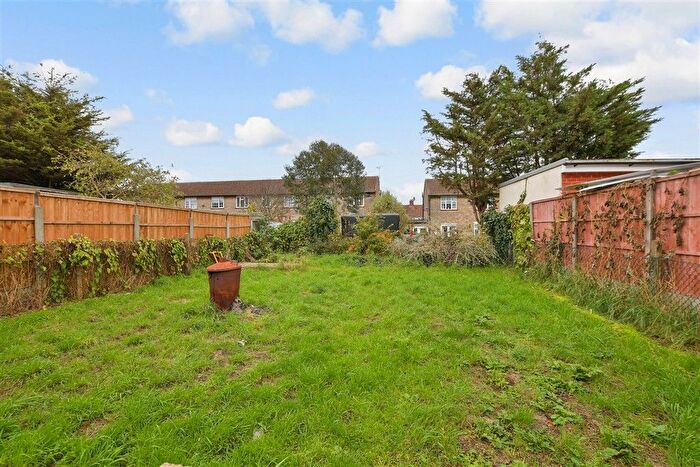 2 Bedroom Semi Detached House For Sale In Bosworth Road, Dagenham, Essex, RM10