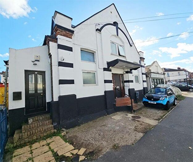 2 Bedroom Apartment To Rent In West Road, Westcliff On Sea, Westcliff On Sea, SS0