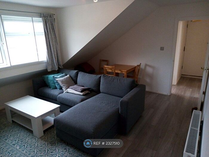 2 Bedroom Flat To Rent In Queens Road, Watford, WD17