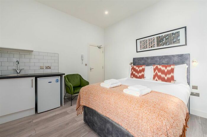 Studio To Rent In Upper Richmond Road West (), London, SW14