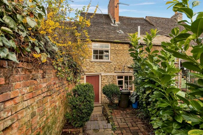 2 Bedroom Character Property For Sale In North Street, Oundle, Peterborough, PE8