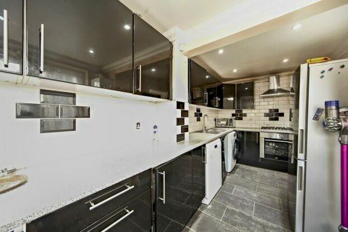 3 Bedroom Property To Rent In Birdhurst Avenue, South Croydon, CR2