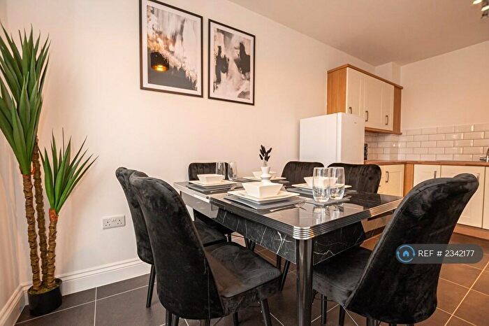 4 Bedroom Semi-Detached House To Rent In Deansleigh, Lincoln, LN1