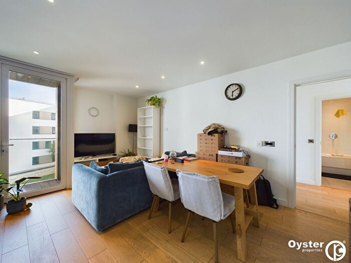 2 Bedroom Flat To Rent In Capitol Way, Dara House, NW9