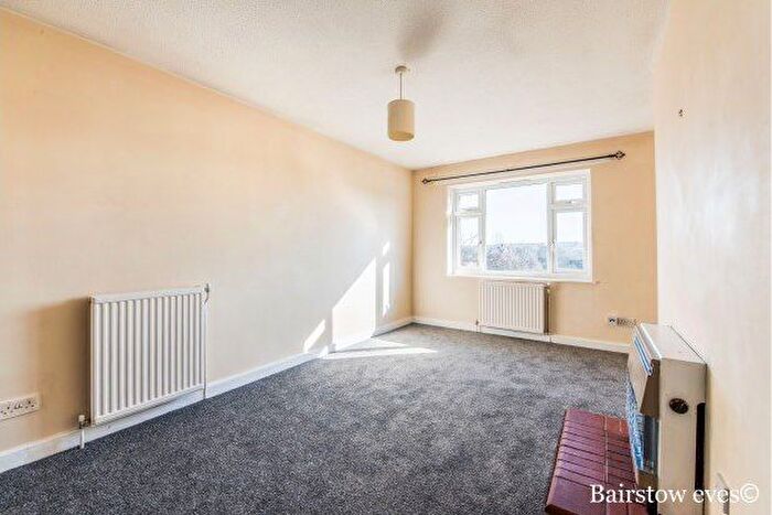 1 Bedroom Flat To Rent In Sunny Way, London, N12