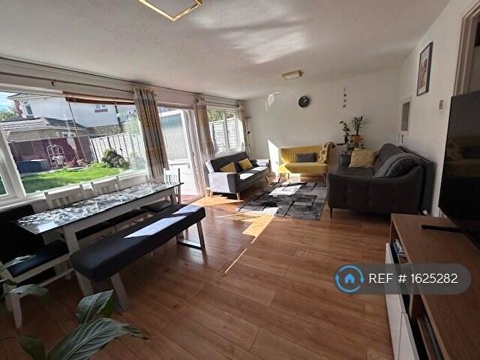 3 Bedroom Terraced House To Rent In Waterloo Road, Sutton, SM1