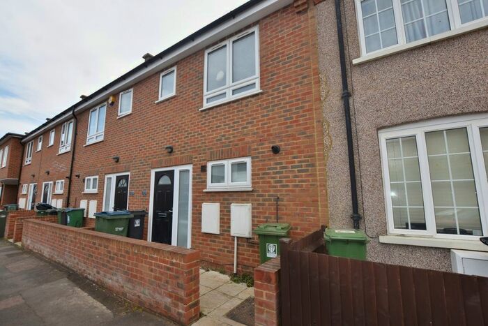 3 Bedroom Town House To Rent In Judge Street, North Watford, WD24