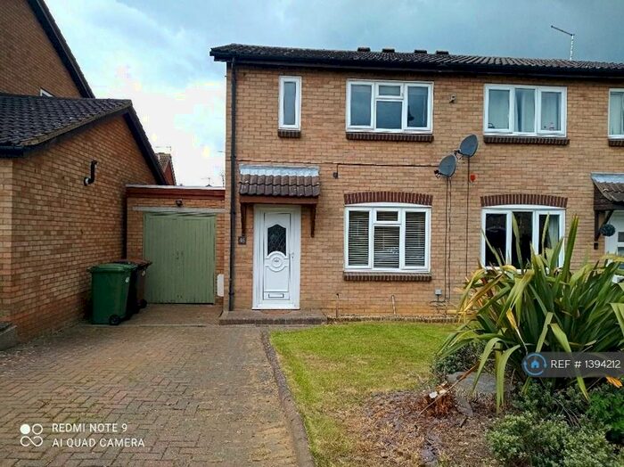 3 Bedroom Semi-Detached House To Rent In Weldon Close, Wellingborough, NN8