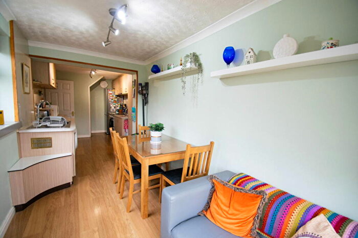 3 Bedroom Semi-Detached House For Sale In Vicarage Hill, Flitwick, MK45