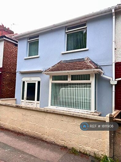3 Bedroom Semi-Detached House To Rent In Beckhampton Street, Swindon, SN1