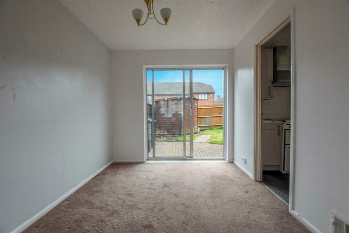 3 Bedroom Semi-Detached House To Rent In Haig Gardens, Gravesend, DA12