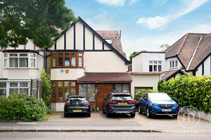 4 Bedroom Semi-Detached House For Sale In Dunstan Road, Golders Green, NW11
